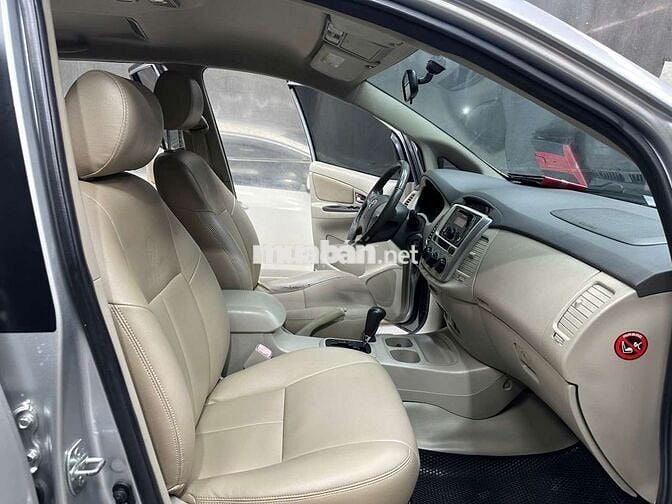 Chính chủ bán Toyota Innova 2.0G 2013 đi cực ít.