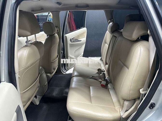 Chính chủ bán Toyota Innova 2.0G 2013 đi cực ít.