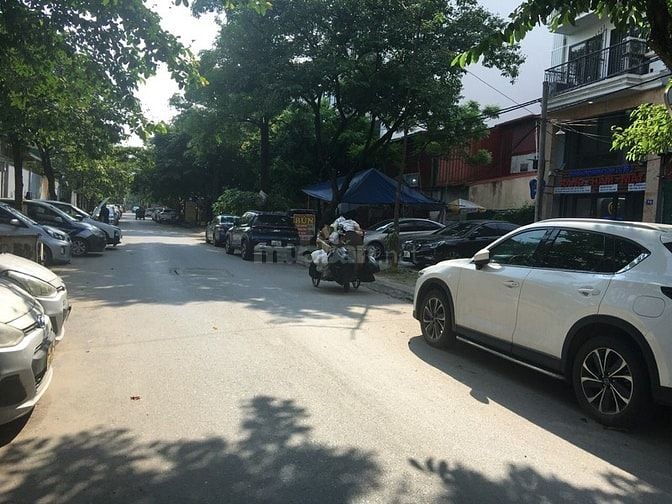 Bán đất xuân đỉnh 40m2 giáp ngoại giao đoàn ô tô 7 chỗ ra vào.