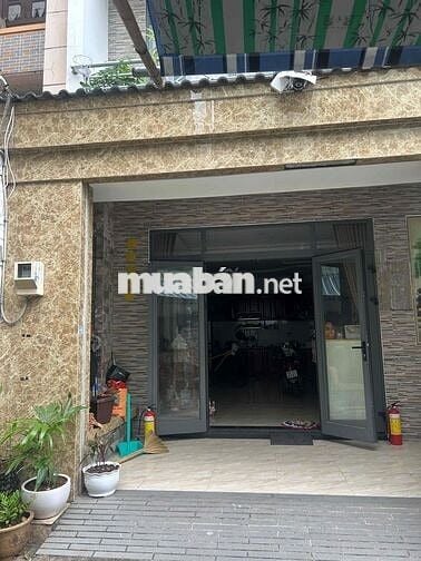 Mặt bằng kinh doanh hoặc văn phòng