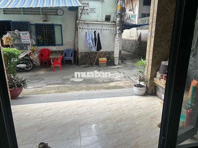Mặt bằng kinh doanh hoặc văn phòng