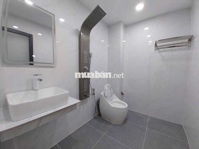 BÁN NHÀ Q12 - 3 TẦNG ĐẸP LUNG LINH - Ô TÔ TRÁNH - DT KHỦNG - GIÁ TỐT