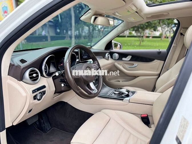 Mercedes GLC300 4matic 2017 trắng kem