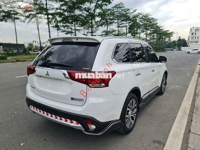 Mitsubishi Outlander 2.4 Premium – bản đặc biệt