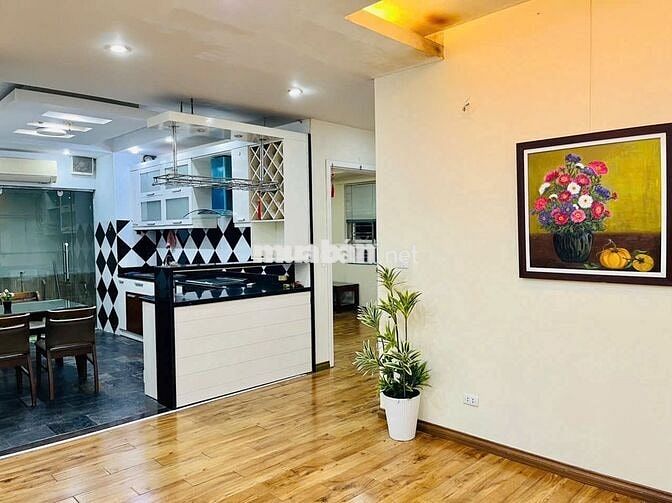 Cho thuê căn hộ chung cư 124m2, 3 ngủ, 2 WC, tiện ích đủ