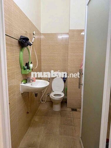 nhà 1 trệt 2 lầu có 4 phòng ngủ 3wc, hẻm 6m thông