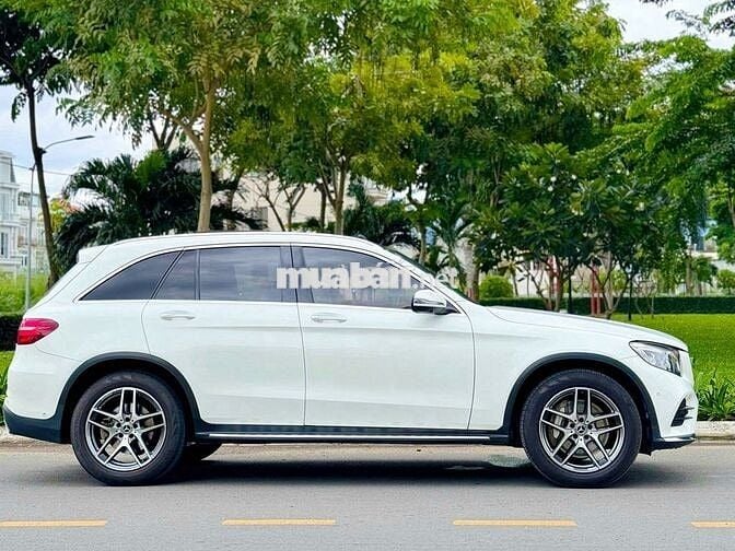 Mercedes GLC300 4matic 2017 trắng kem