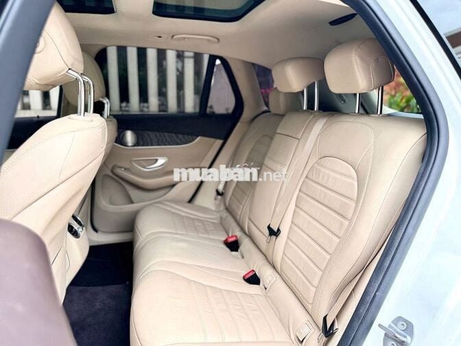 Mercedes GLC300 4matic 2017 trắng kem