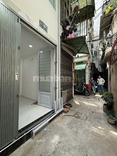 Bán gấp nhà nhỏ hai mặt tiền (trước+sau) 3 tầng. Giá chỉ 1.95 tỷ