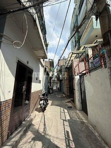 Bán gấp nhà nhỏ hai mặt tiền (trước+sau) 3 tầng. Giá chỉ 1.95 tỷ