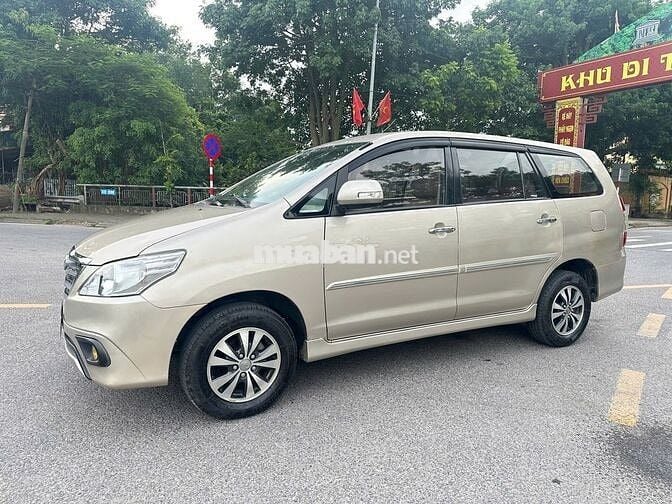 Toyota INNOVA 2.0E cuối 2015 Lazang Phay. Xe Đẹp