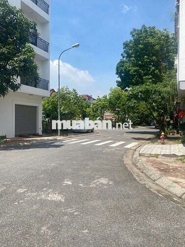 ĐẤT PHÂN LÔ -Ô TÔ TRÁNH -KINH DOANH PHƯỜNG GIANG BIÊN 40M GIÁ 10 TỶ