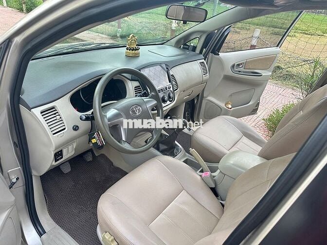 Toyota INNOVA 2.0E cuối 2015 Lazang Phay. Xe Đẹp