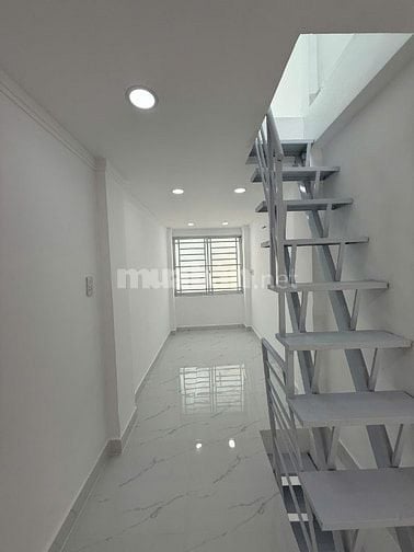 Bán gấp nhà nhỏ hai mặt tiền (trước+sau) 3 tầng. Giá chỉ 1.95 tỷ