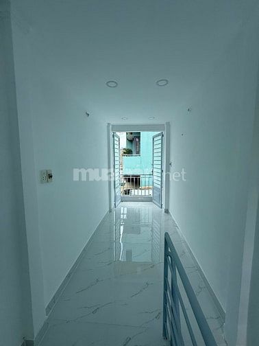Bán gấp nhà nhỏ hai mặt tiền (trước+sau) 3 tầng. Giá chỉ 1.95 tỷ