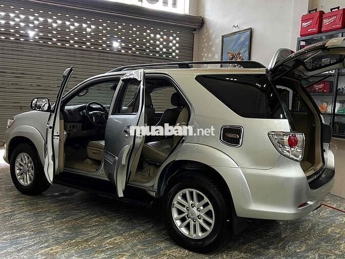 Toyota Fortuner 2012 2.7V 4x4 AT - 110000 km