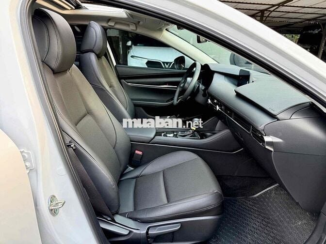Mazda 3 2025 1.5L Premium - 500 km