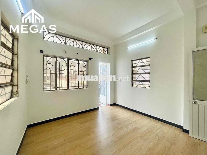 PHÒNG BAN CÔNG FULL NỘI THẤT MỚI - 40m2 - NGAY SAU HÀ ĐÔ CENTROSA