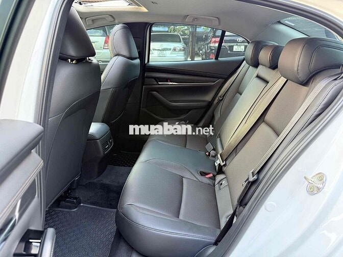 Mazda 3 2025 1.5L Premium - 500 km