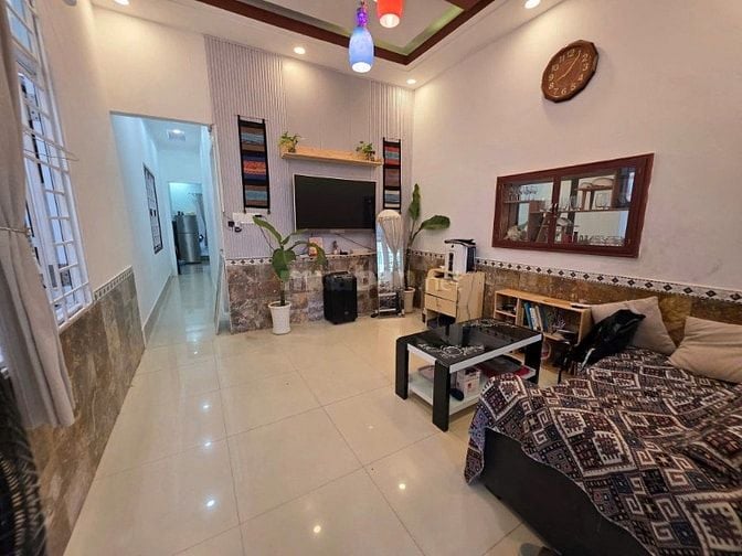 Bán nhà HÒN CHỒNG sát biển DT110m2-2PN-Vĩnh Phước-Nha Trang- chỉ 4ty7 