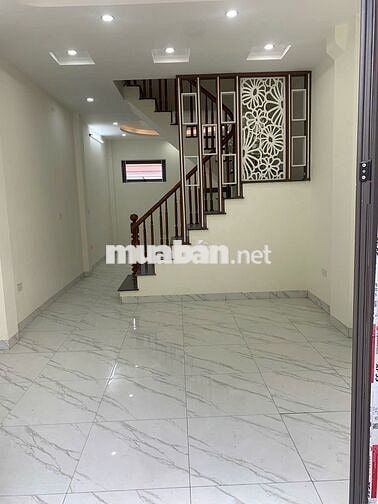 Nhà 4Tx43m2, ô tô đậu trước nhà, 500m trường đại học TDTT giá 3,5 tỷ