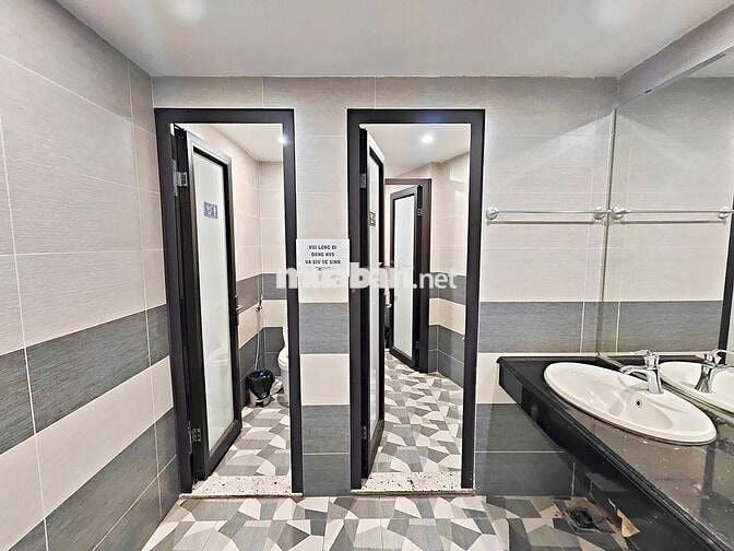 NHƯỢNG sàn VP 120m2 mặt phố Dịch Vọng Hậu, ô tô đỗ cửa