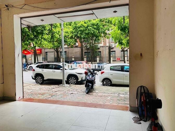 MẶT BẰNG KINH DOANH TẦNG 1 MẶT PHỐ TRẦN QUỐC HOÀN CÓ VỈA HÈ RỘNG