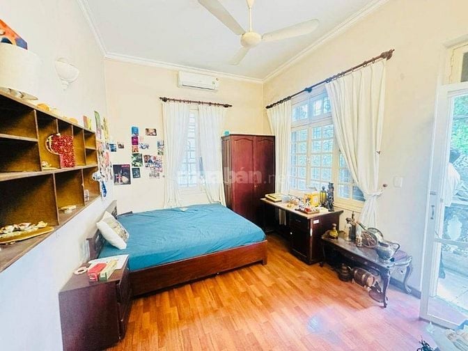 Bán nhà phố Liễu Giai 72m2, khu phân lô, ô tô ra vào. 20,8 tỷ