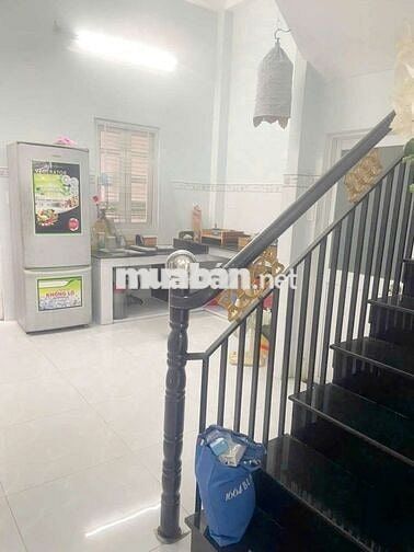 Nhà mới có sân ô tô đậu 2pn mặt tiền đs93