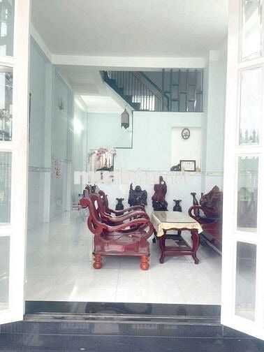 Nhà mới có sân ô tô đậu 2pn mặt tiền đs93