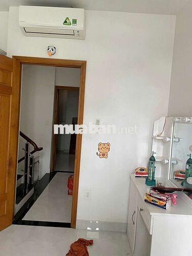 NHÀ 2LẦU+ST 4,5X12 3PN 3WC SẴN 3 MÁY LẠNH HẺM BAGAC ĐỐI DIỆN VẠN PHÚC