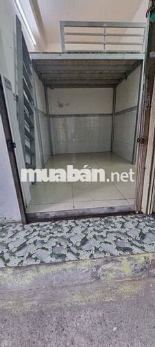 Phòng có mặt tiền buôn bán ở sau chợ kênh 26/3