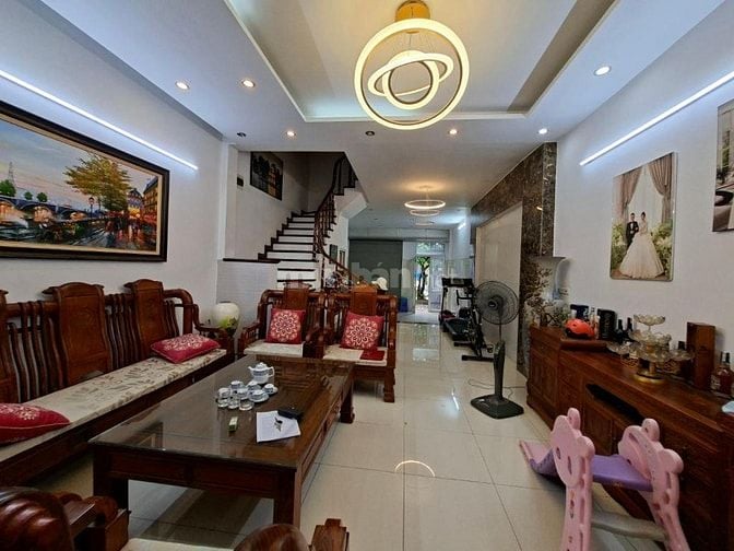 TRUNG KÍNH Ô TÔ TRÁNH BA GÁC,VÀO NHÀ, 74M 6 TẦNG GẦN CÔNG VIÊN.