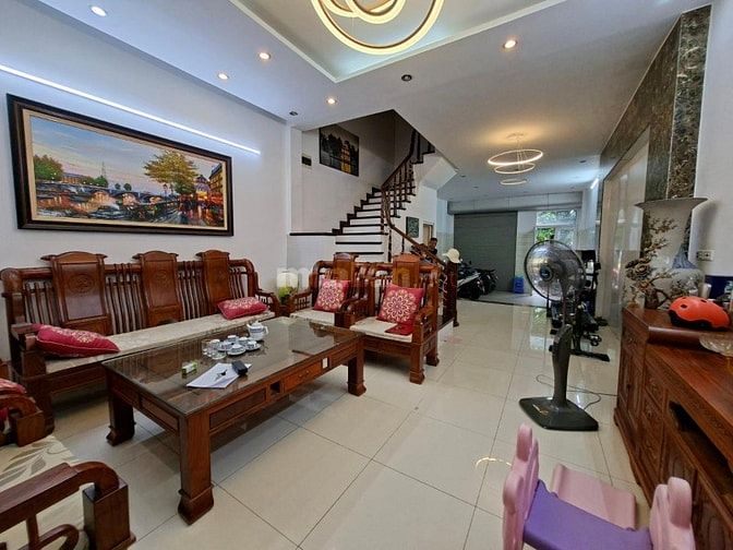 TRUNG KÍNH Ô TÔ TRÁNH BA GÁC,VÀO NHÀ, 74M 6 TẦNG GẦN CÔNG VIÊN.