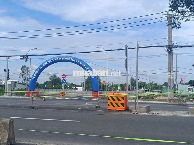 Nhà MỚI Xây, gần bến xe Hóc Môn Mới, 150m2 1 trệt 2 lầu, SHR, 2.8 tỷ