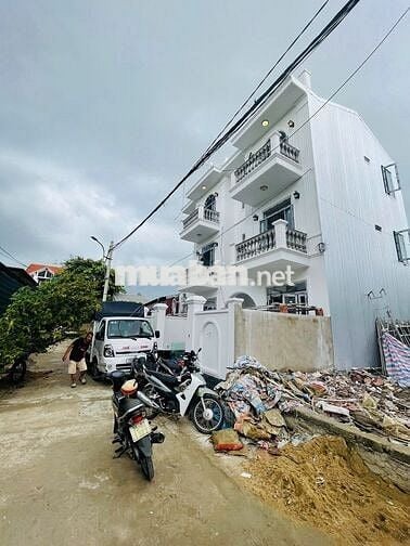 Nhà 3 tầng Lại Thế đường Diệu Quang full nội thất giá chỉ 3,68 tỷ