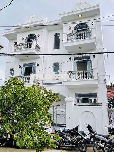 Nhà 3 tầng Lại Thế đường Diệu Quang full nội thất giá chỉ 3,68 tỷ
