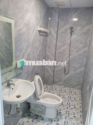 Chính chủ cho thuê nhà  mới DT:4,5x14 giá 8tr/thg lầu ,HBC,TĐ