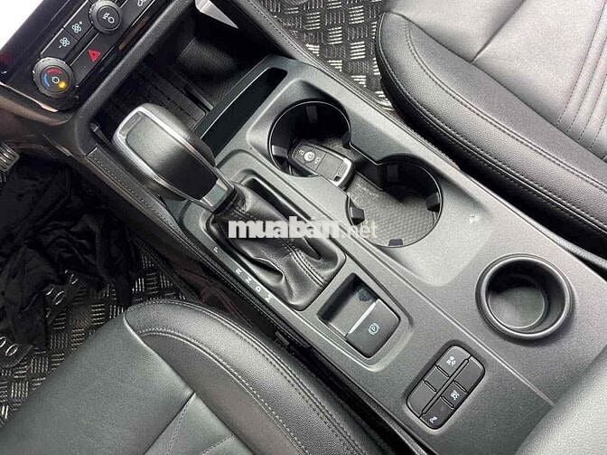 Ford Everest 2023 Titanium 2.0L 4x2 AT - 33000 km