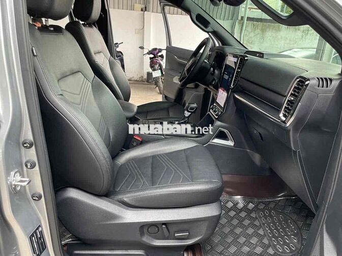 Ford Everest 2023 Titanium 2.0L 4x2 AT - 33000 km