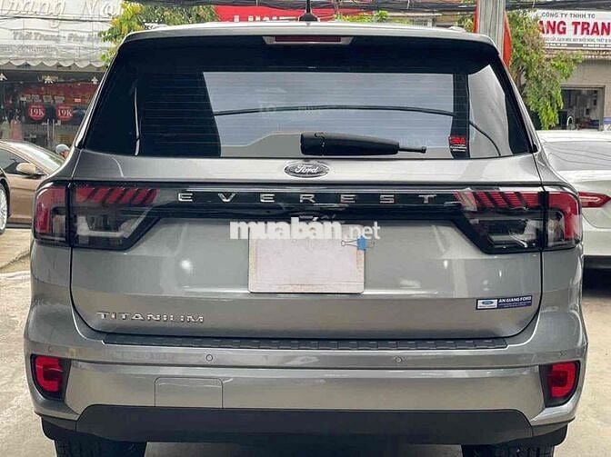 Ford Everest 2023 Titanium 2.0L 4x2 AT - 33000 km