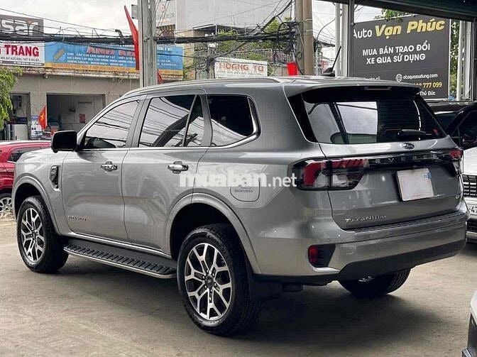 Ford Everest 2023 Titanium 2.0L 4x2 AT - 33000 km
