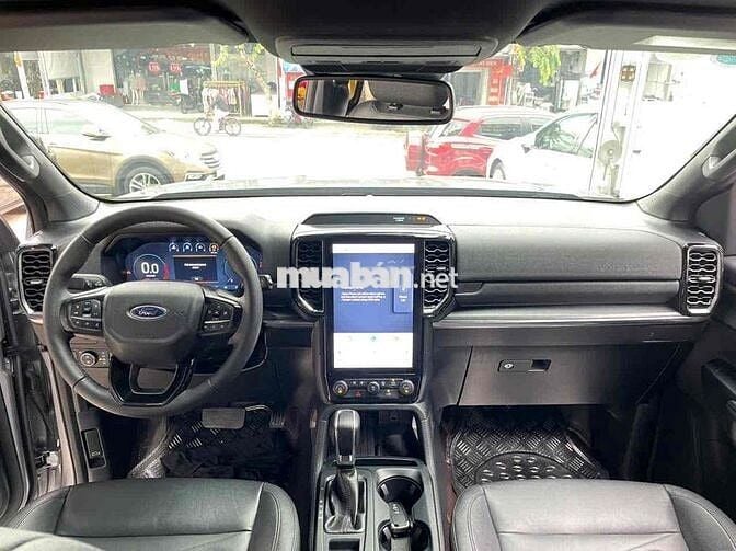 Ford Everest 2023 Titanium 2.0L 4x2 AT - 33000 km
