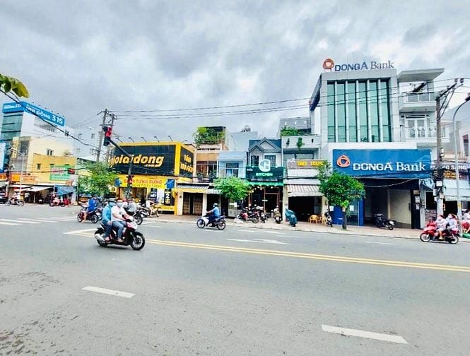 Định cư cần bán nhanh nhà mặt tiền Huỳnh tấn Phát 
