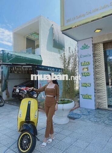 Vespa năm 2015 màu vàng chanh