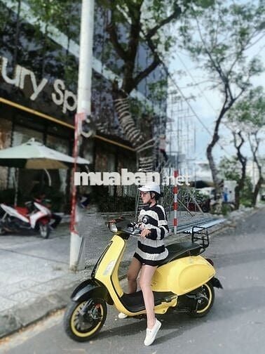 Vespa năm 2015 màu vàng chanh
