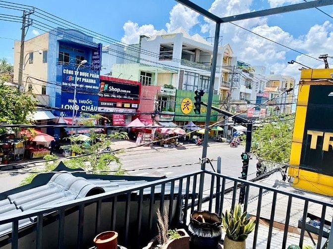 Định cư cần bán nhanh nhà mặt tiền Huỳnh tấn Phát 