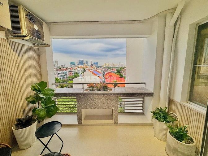 Cần bán gấp căn hộ Park View, tầng sân vườn, trung tâm Phú Mỹ Hưng.