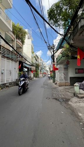 Nhà cũ tiện xây mới. Hẻm Xe Hơi – Lạc Long Quân, P.9, TB