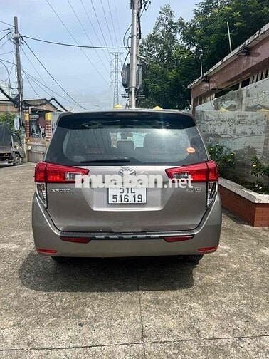Cần bán Toyota Innova E 2017 Nâu